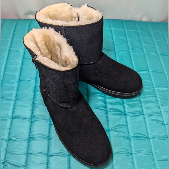 Journee Collection "Stelly" Short Faux Suede Fur-Lined Boots, Black/Cream, Size8 - Picture 10 of 10